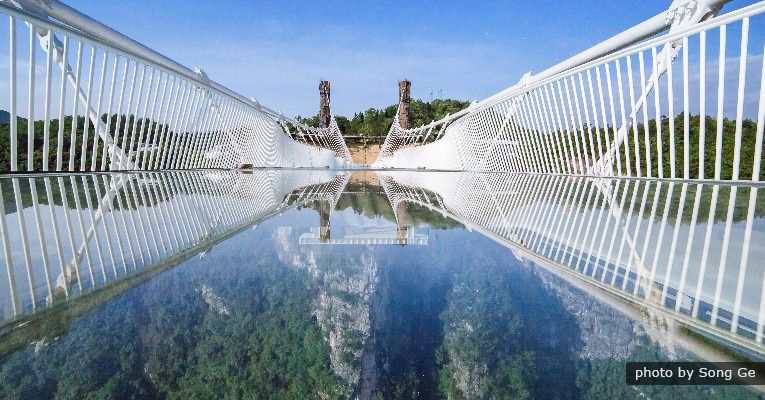 Самый длинный стеклянный мост в Мире!