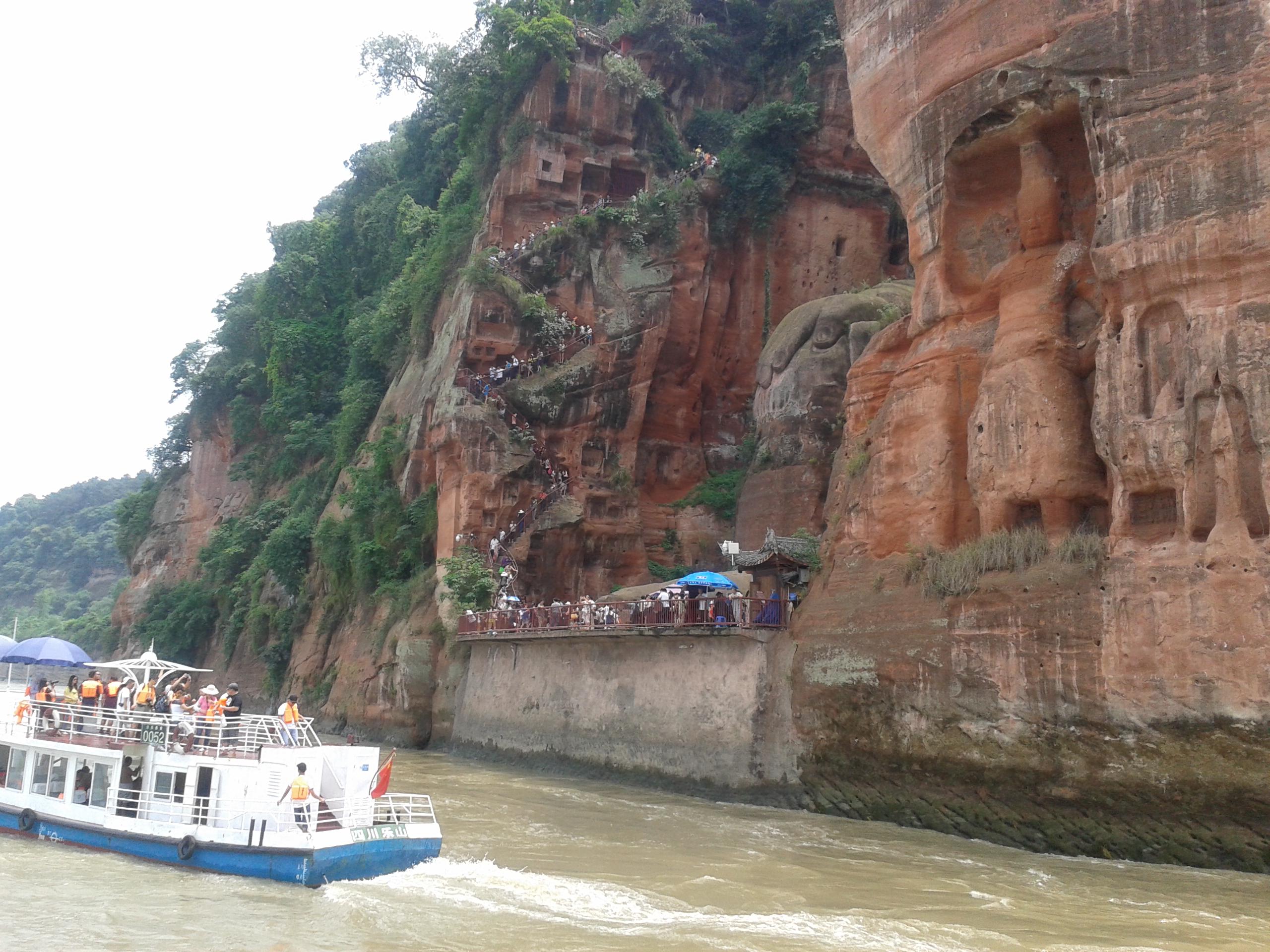 гигантский будда китай